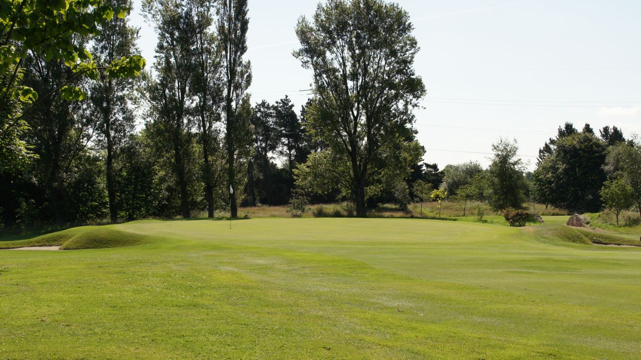 Hole 10 — Green