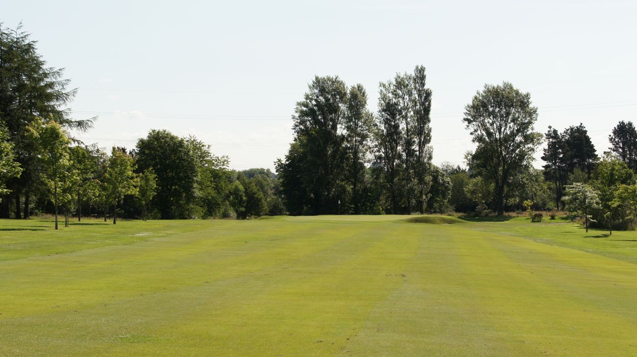 Hole 10 — Approach