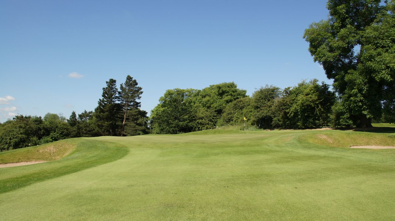 Hole 14 — Green