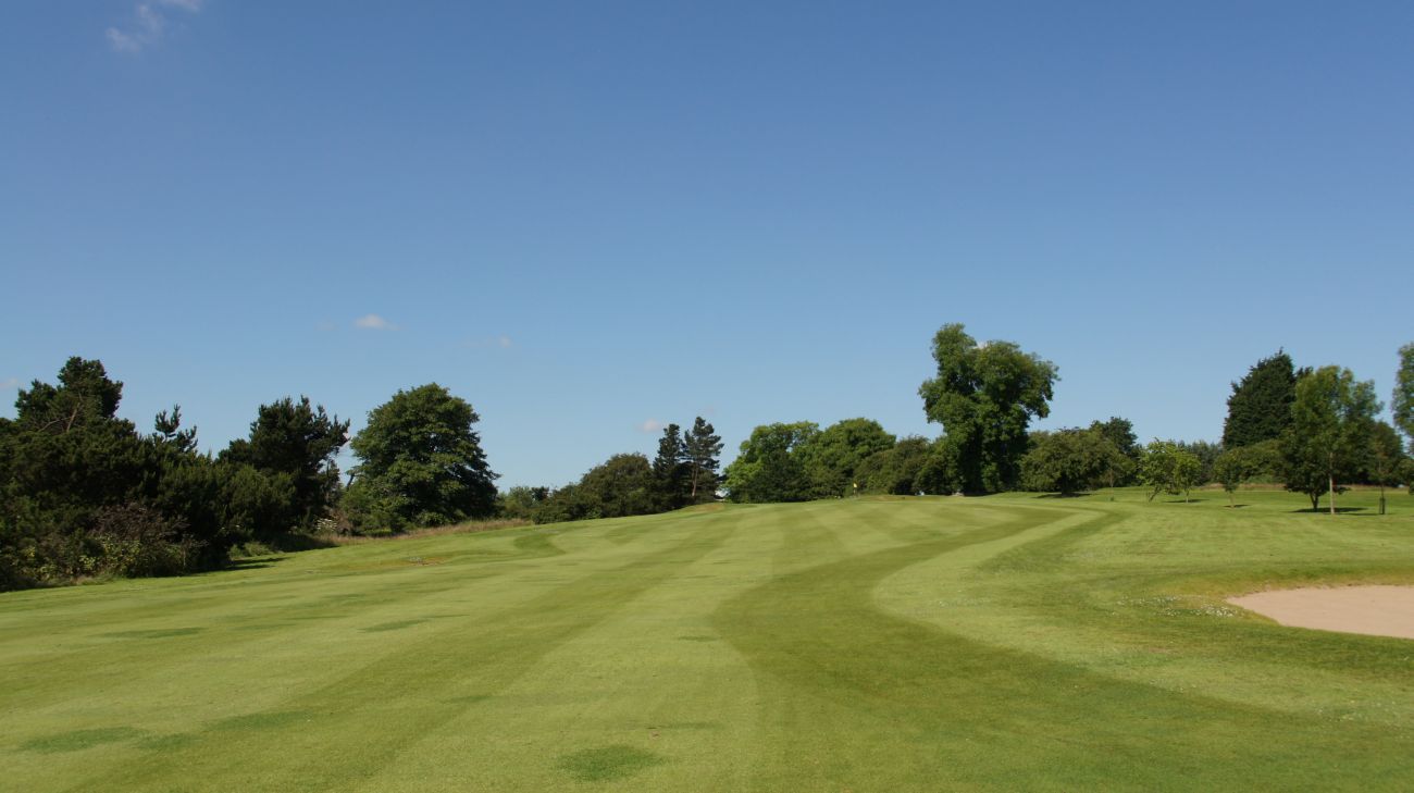 Hole 14 — Approach
