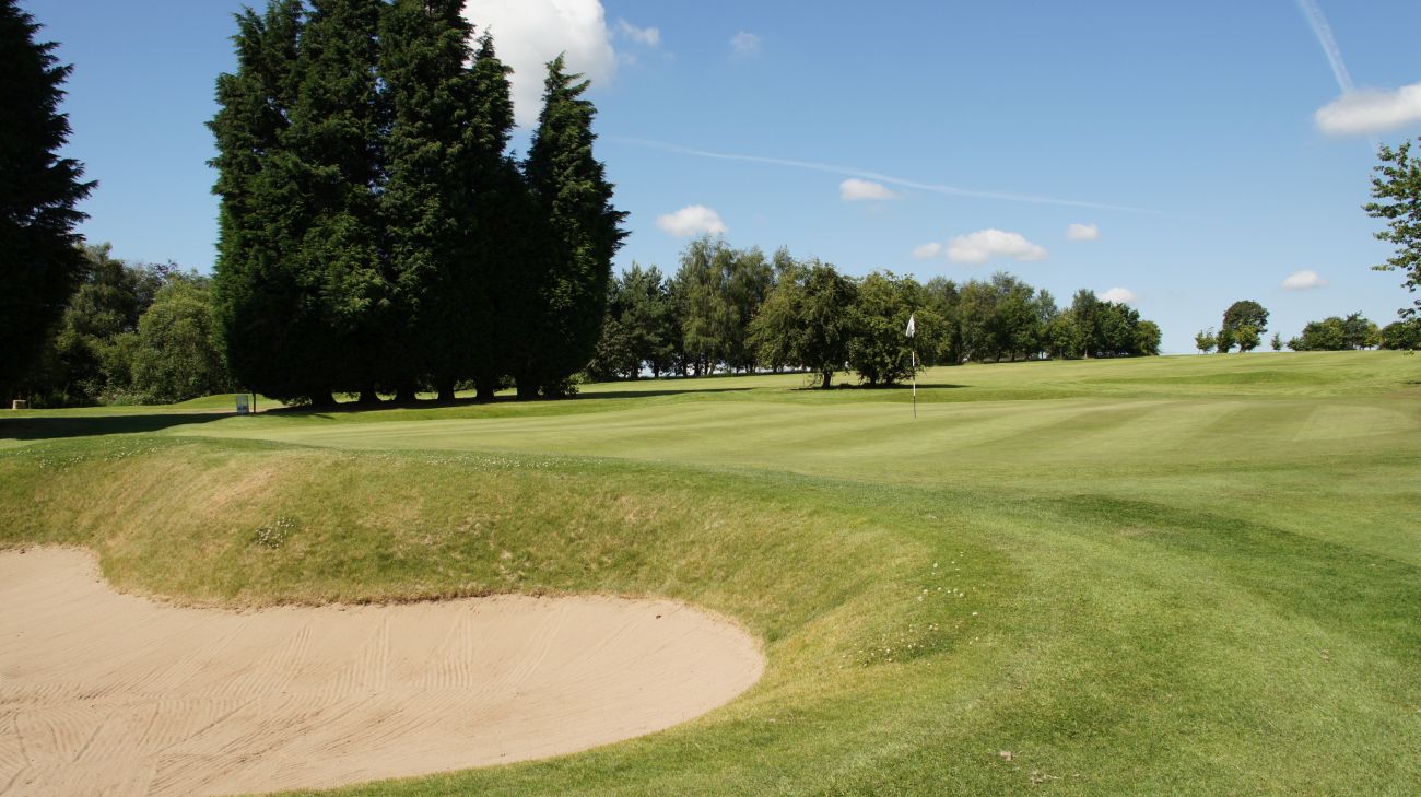Hole 16 — Green