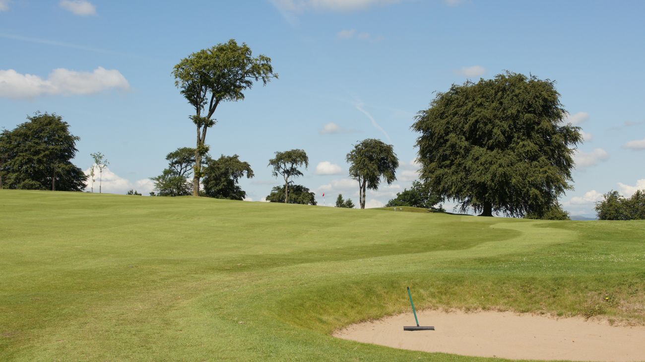 Hole 17 — Approach