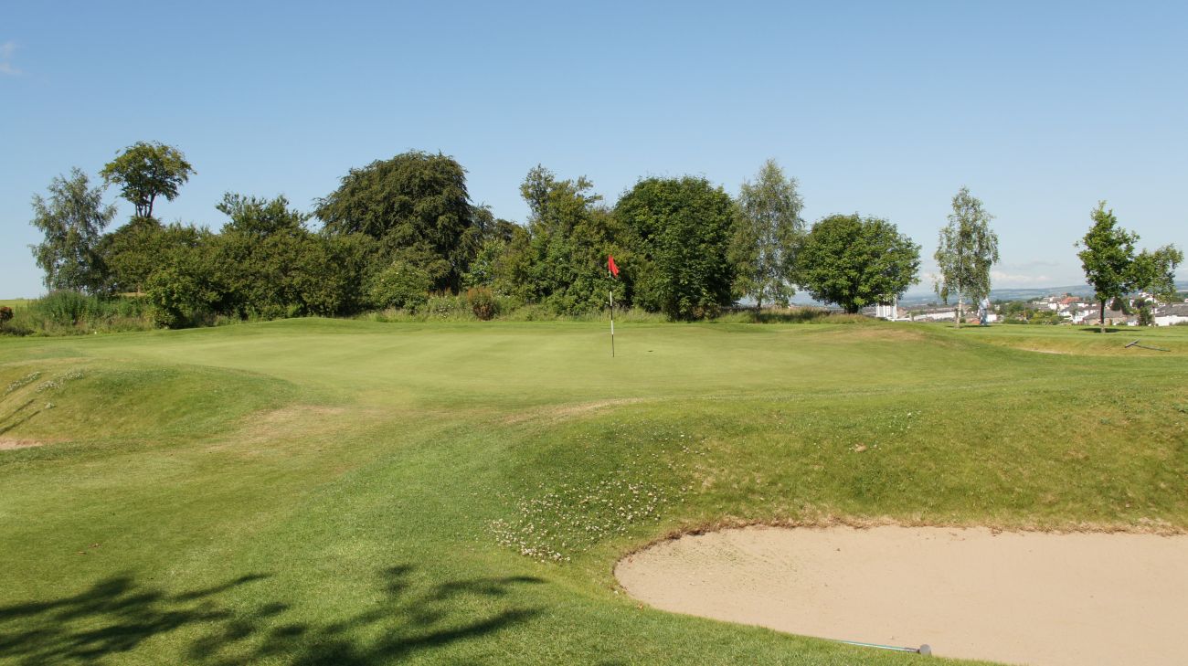Hole 9 — Green