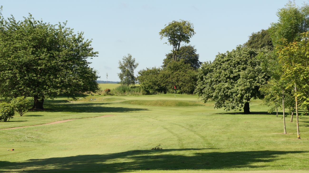 Hole 9 — Approach
